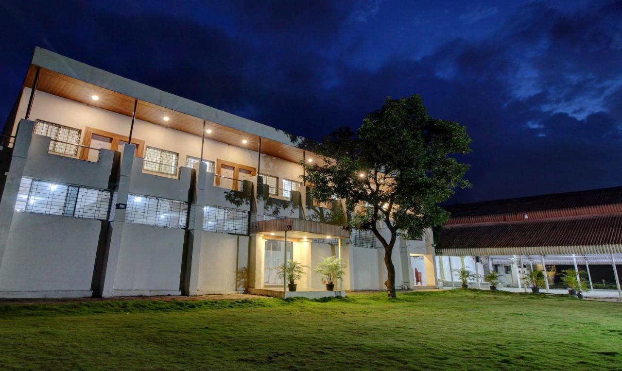 Sai Samrat Resort Satara Exterior photo